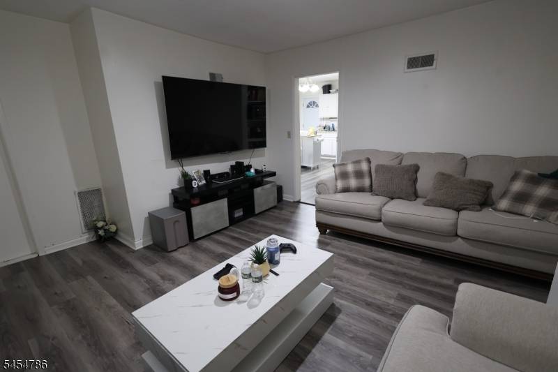 202 Atlantic St, Paterson City, NJ 07503