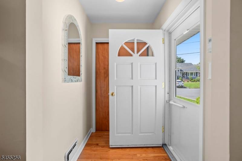 13 Briarwood Dr, Franklin Twp., NJ 08873