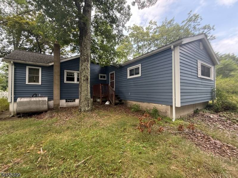 3 Illinois Trl, Hopatcong Boro, NJ 07843