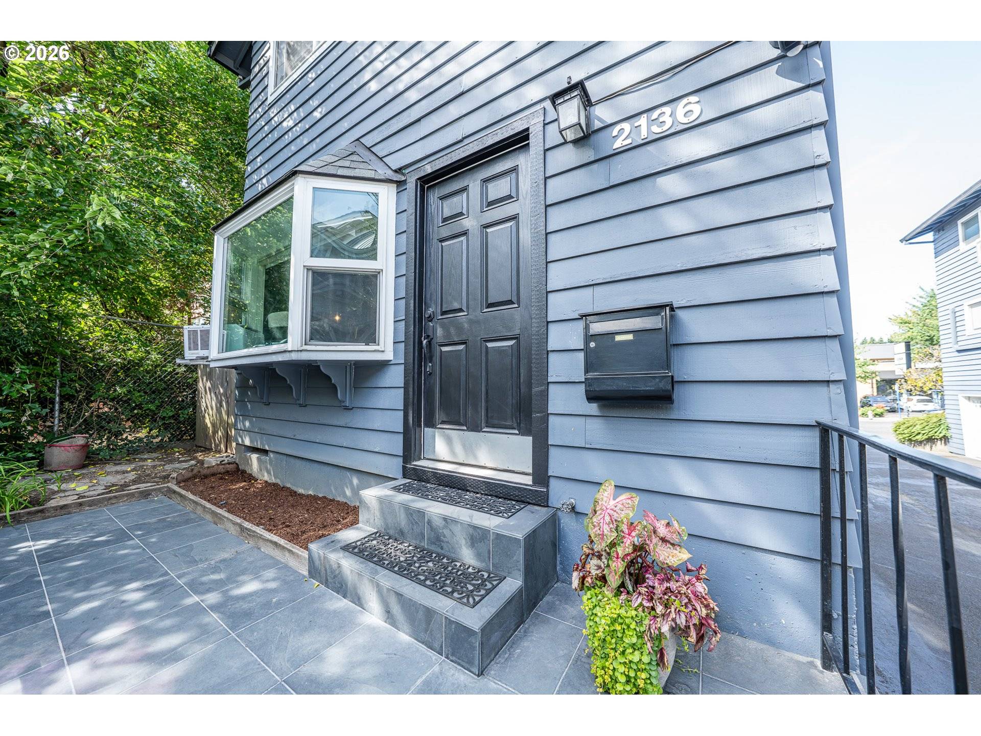 2136 SE HAWTHORNE BLVD #10, Portland, OR 97214