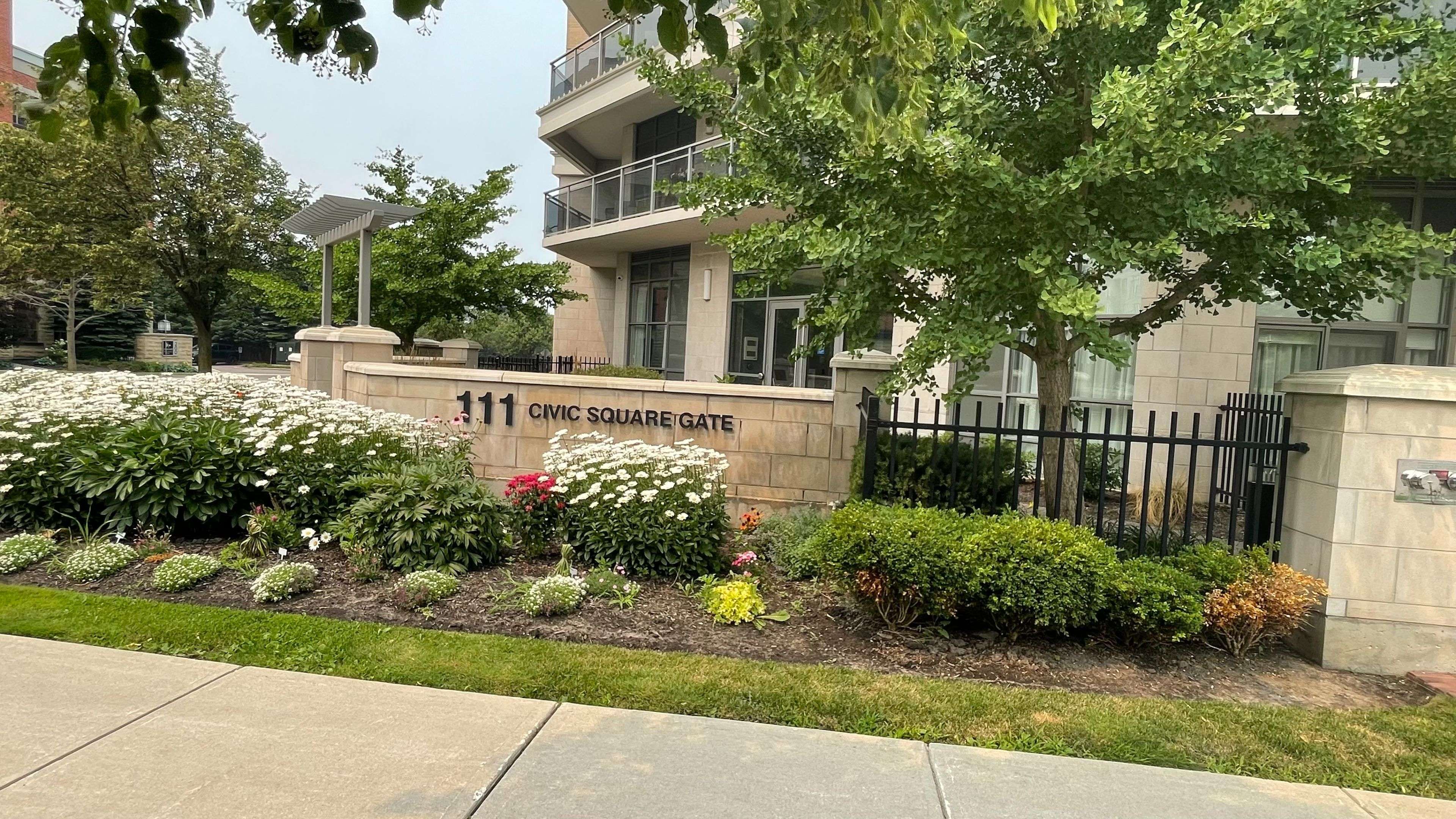 111 Civic Square Gate #222, Aurora, ON L4G 0S6
