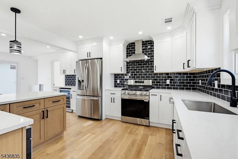 48 Kendall Dr, Sayreville Boro, NJ 08859