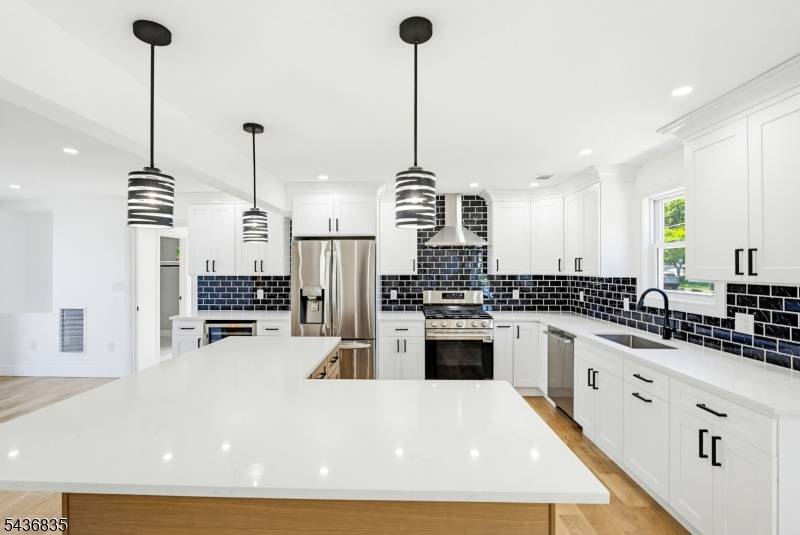 48 Kendall Dr, Sayreville Boro, NJ 08859