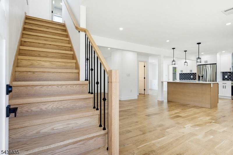 48 Kendall Dr, Sayreville Boro, NJ 08859