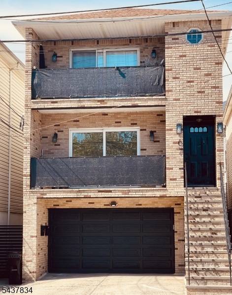 67 71St St #2, Guttenberg Town, NJ 07093