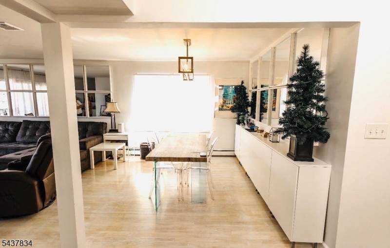 67 71St St #2, Guttenberg Town, NJ 07093