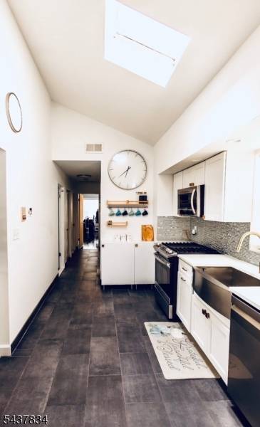 67 71St St #2, Guttenberg Town, NJ 07093