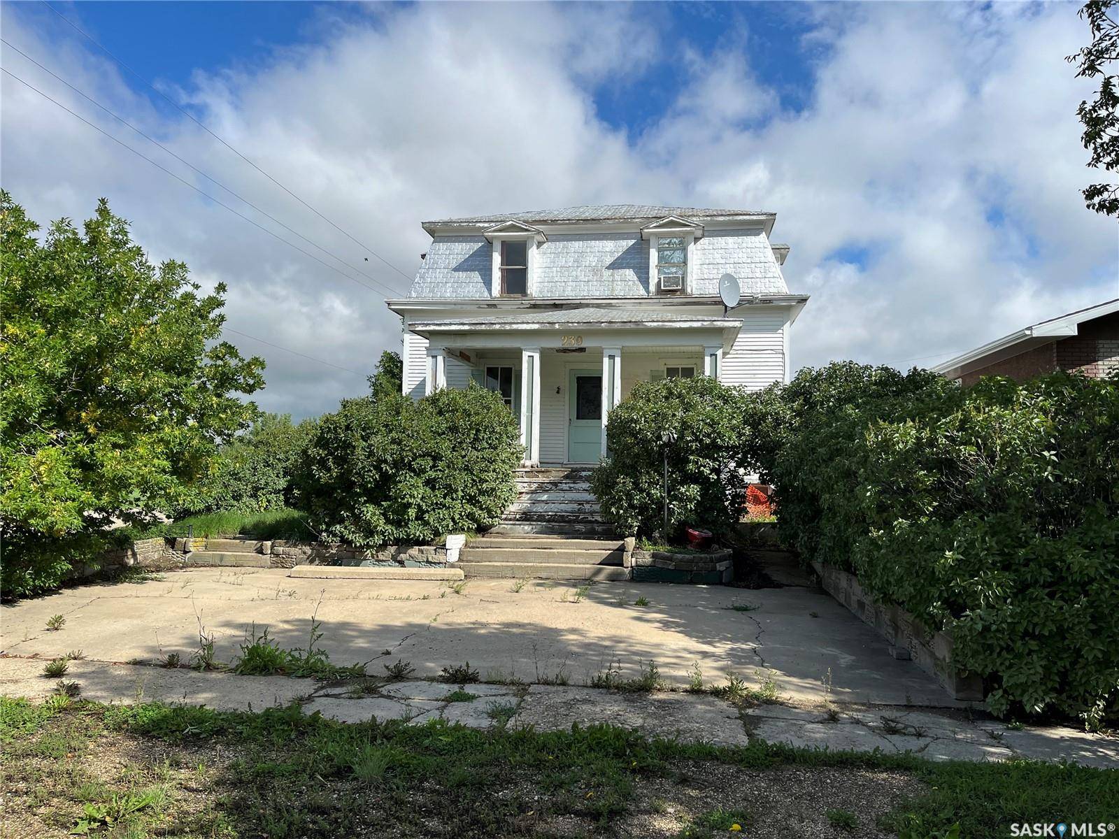 239 4th AVENUE W, Gravelbourg, SK S0H 1X0