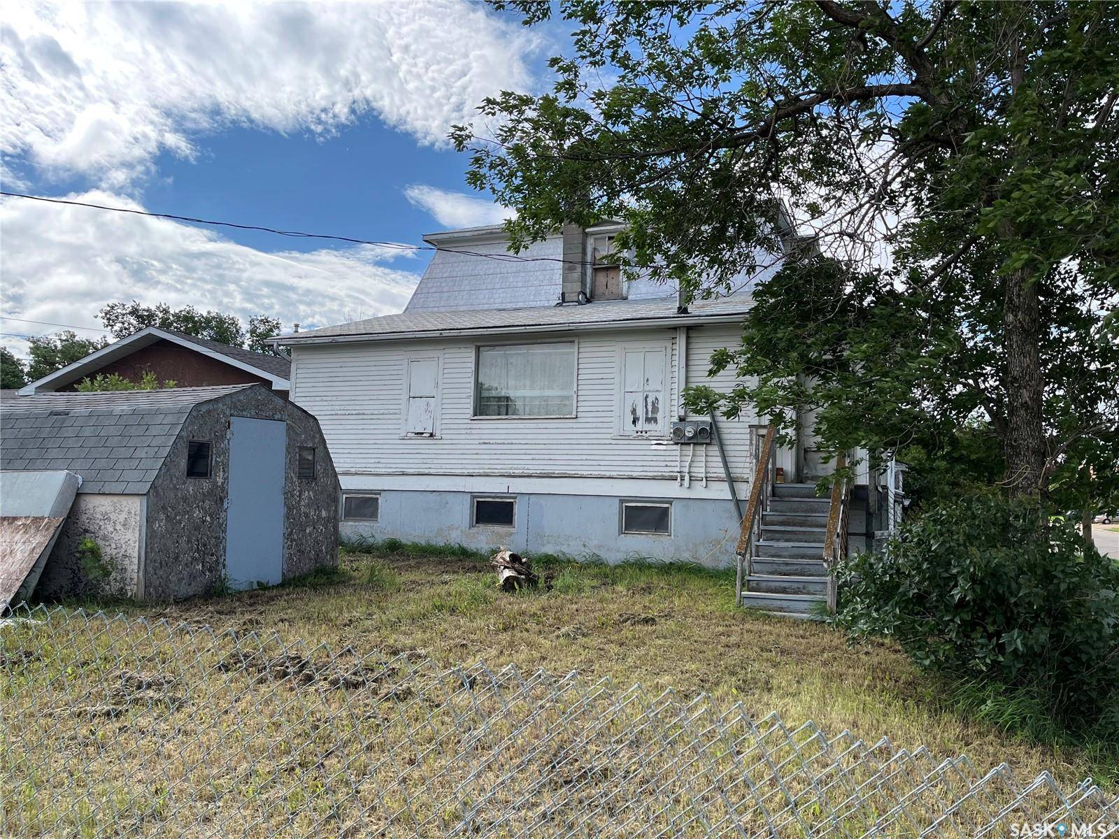 239 4th AVENUE W, Gravelbourg, SK S0H 1X0