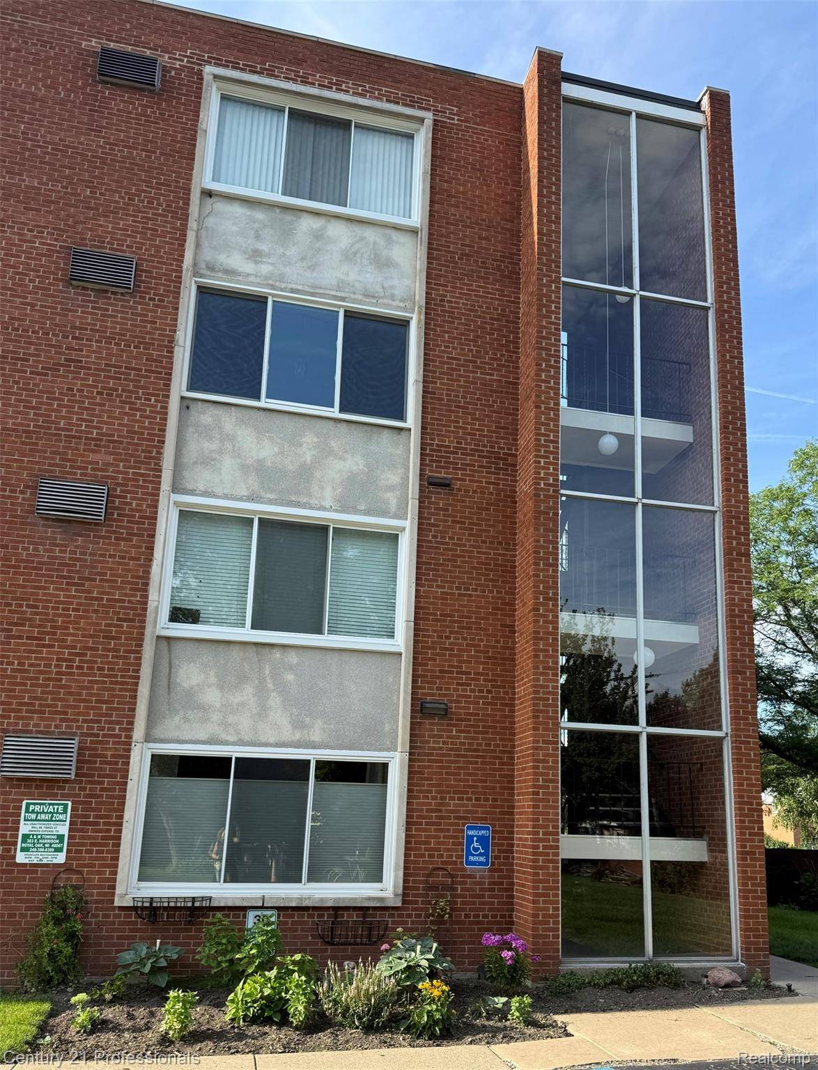 2820 Woodslee DR #301, Royal Oak, MI 48073