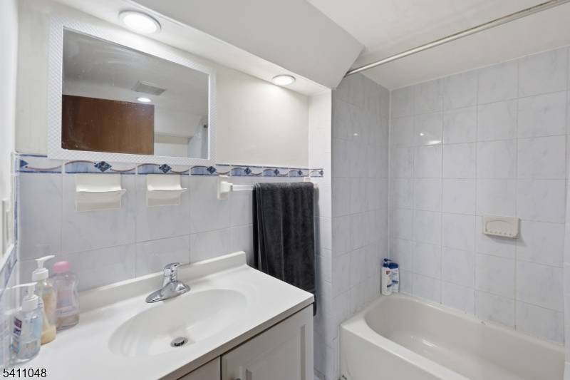 23 Fillmore St, Newark City, NJ 07105