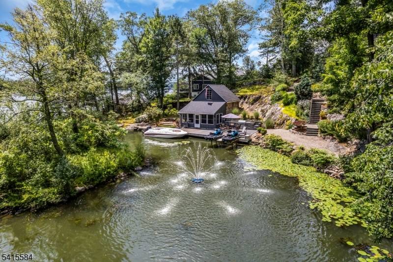 29 Air Castle Isle, Hopatcong Boro, NJ 07821
