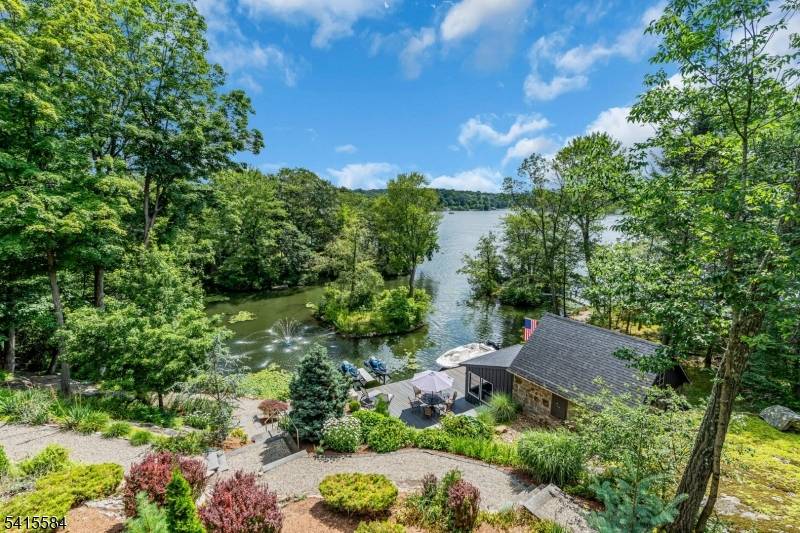 29 Air Castle Isle, Hopatcong Boro, NJ 07821