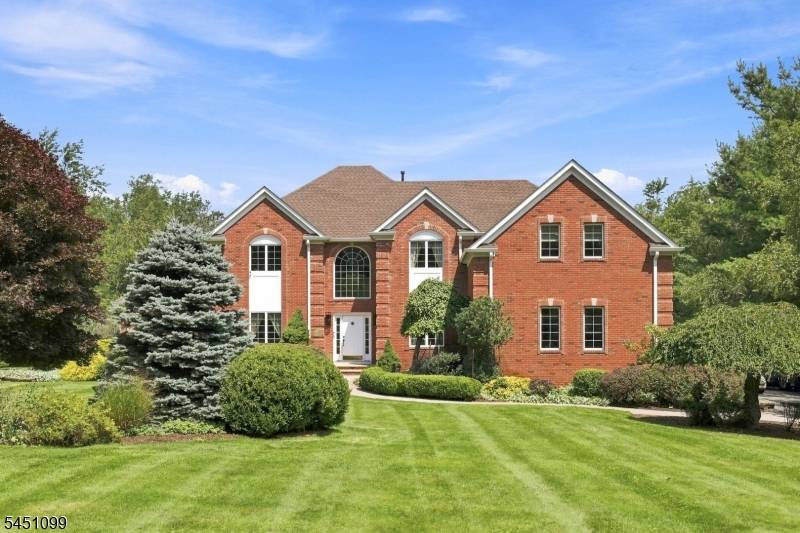 22 Ascot Dr, Washington Twp., NJ 07853