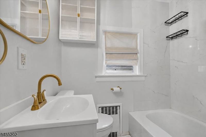 7 Laurel Pl, East Rutherford Boro, NJ 07073