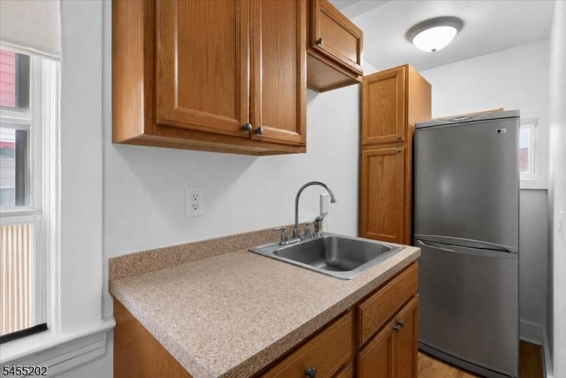 7 Laurel Pl, East Rutherford Boro, NJ 07073