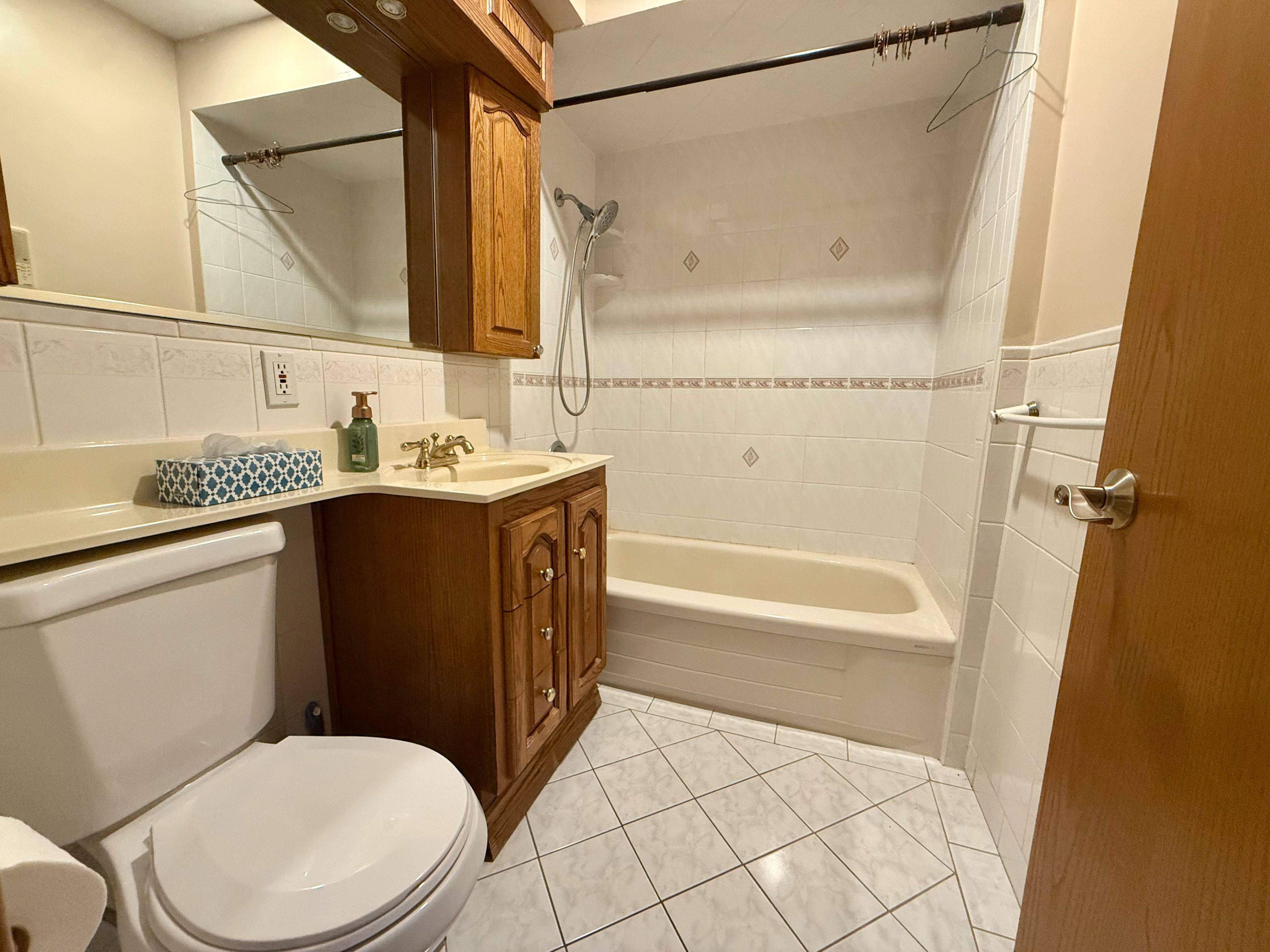 11 Amiens RD #Room#2, Toronto E10, ON M1E 3S5