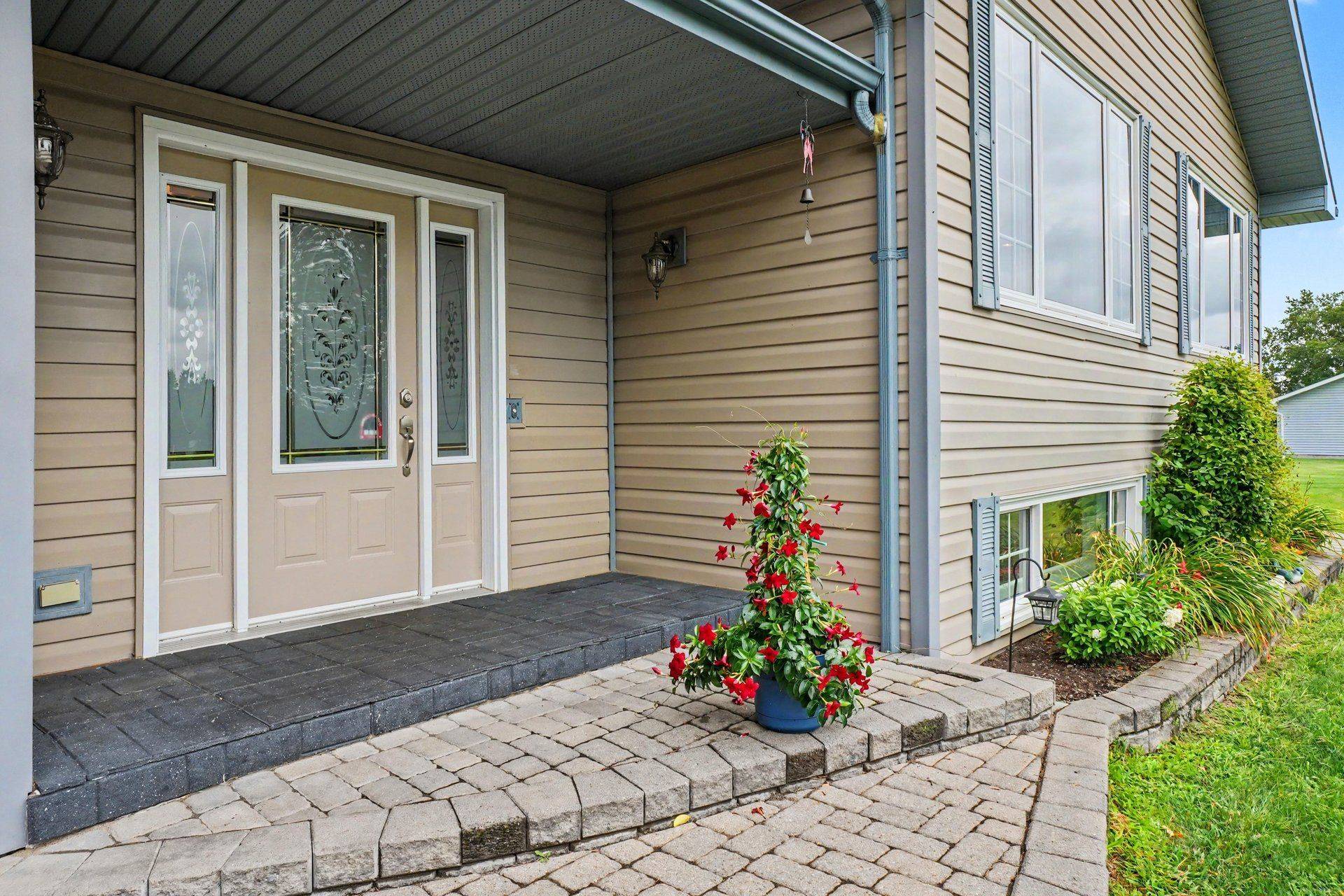 11711 Breezewood AVE, South Dundas, ON K0C 1X0