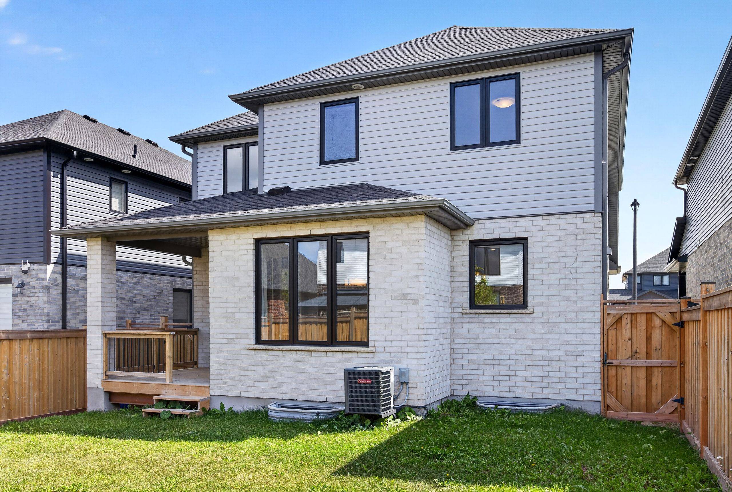 13 Lang LN, East Luther Grand Valley, ON L9W 7S7