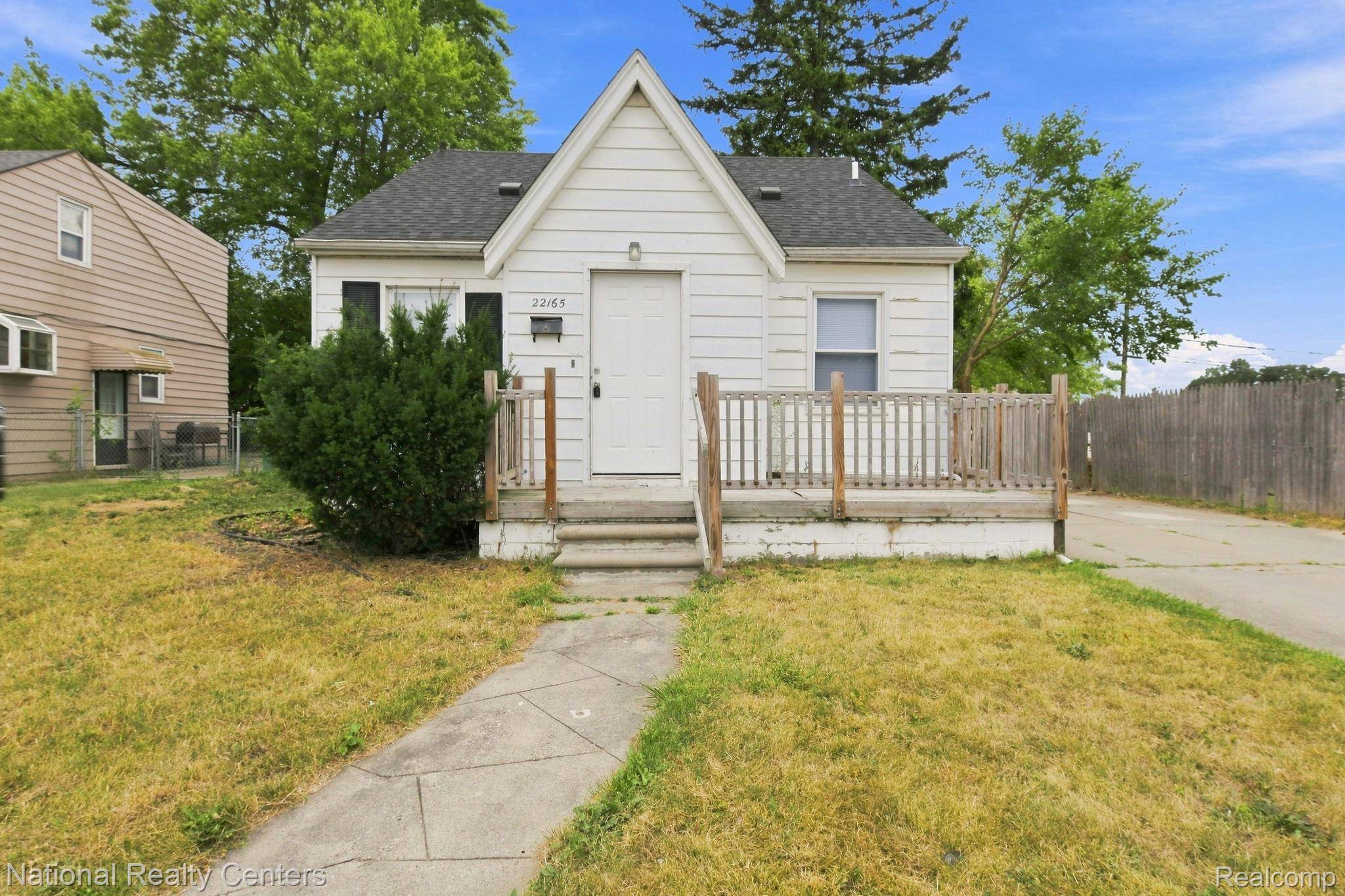 22165 Hayes AVE, Eastpointe, MI 48021