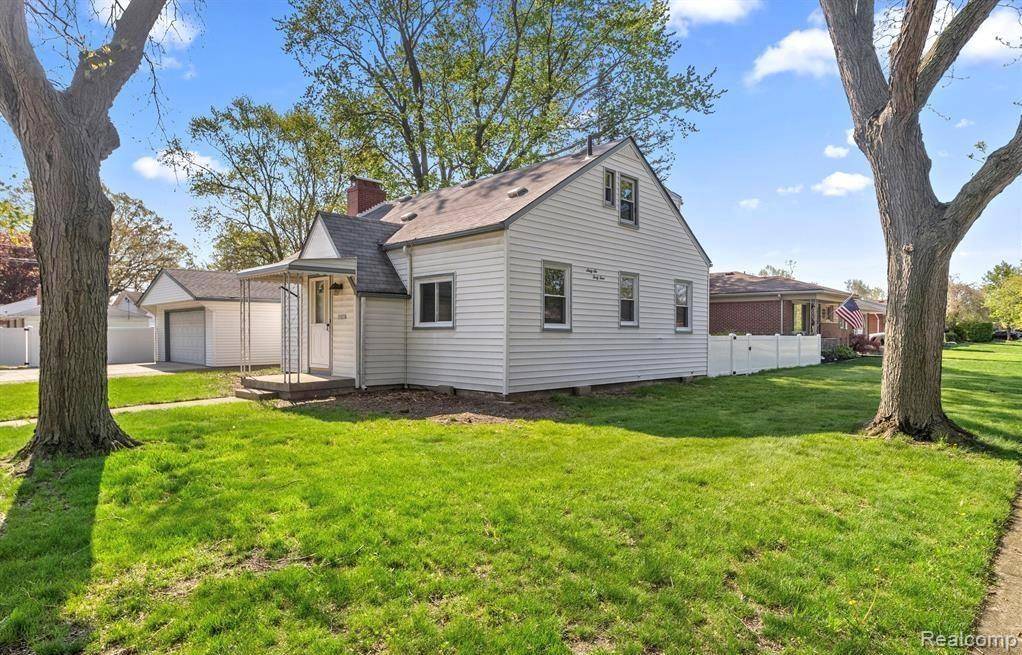 6644 N Vernon ST, Dearborn Heights, MI 48127