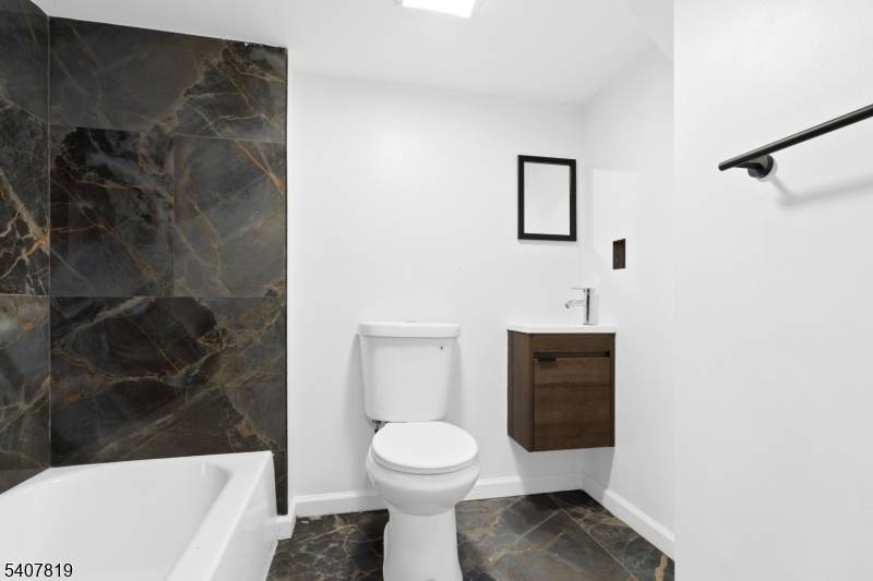 216 Renner Ave, Newark City, NJ 07112