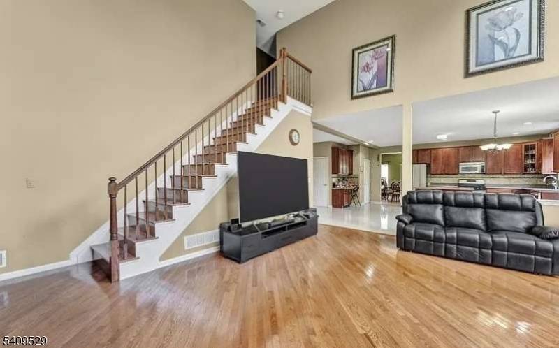 692 Skyline Dr, Jefferson Twp., NJ 07849