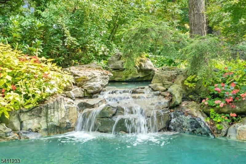 307 Freemans Ln, Franklin Lakes Boro, NJ 07417