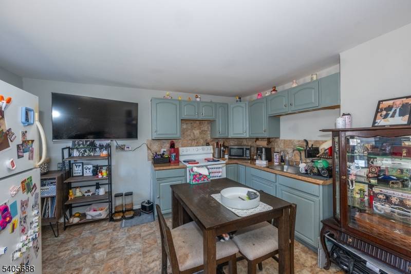 45 Madison St, Newton Town, NJ 07860