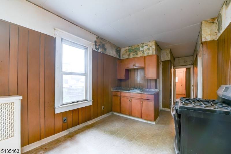 110 W 16Th St, Linden City, NJ 07036