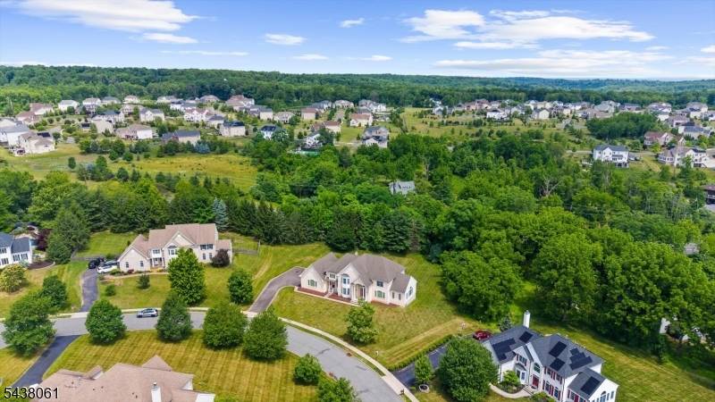 12 Manchur Ct, Raritan Twp., NJ 08822