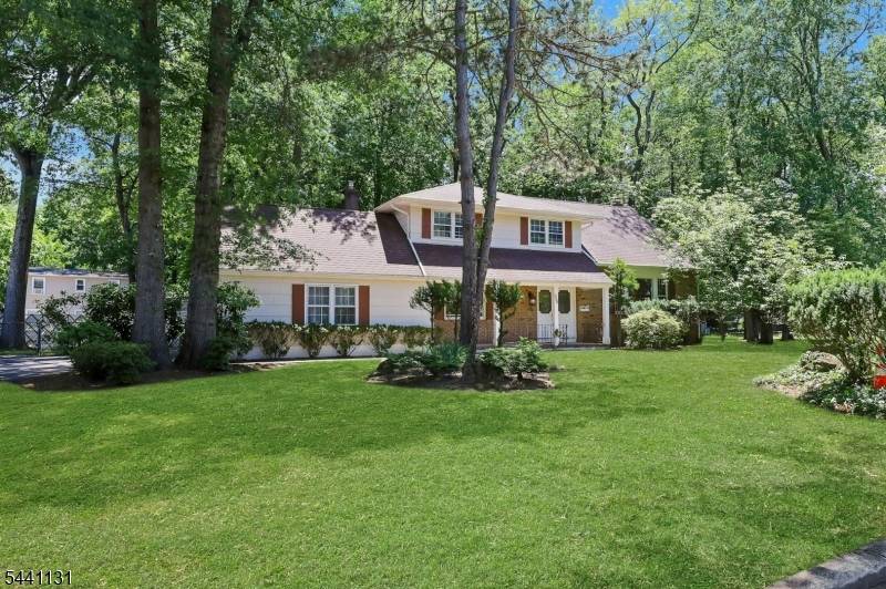281 Rivara Ct, Ridgewood Village, NJ 07450