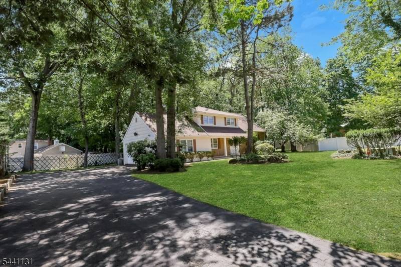 281 Rivara Ct, Ridgewood Village, NJ 07450