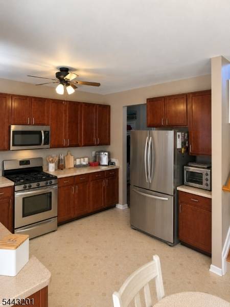 402 Rock Ridge Rd, Jefferson Twp., NJ 07849