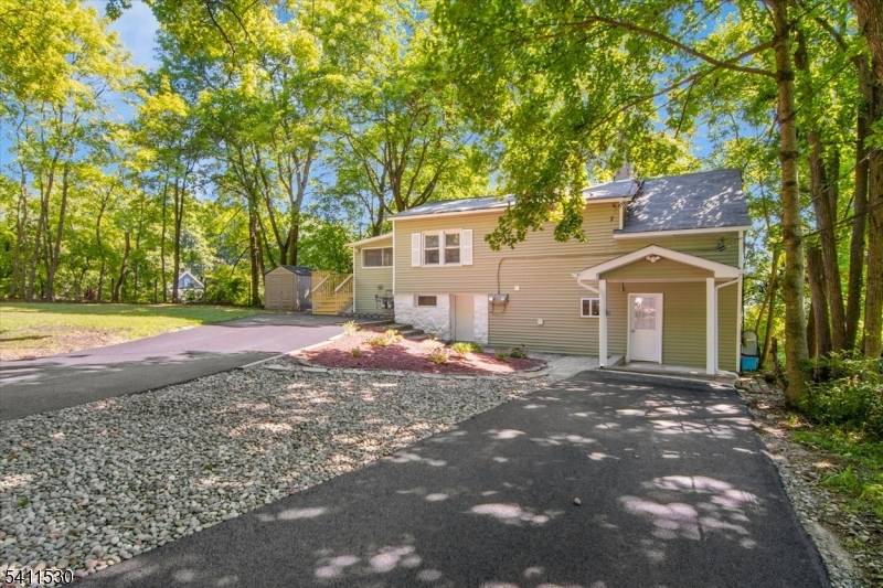 9-1/2 Diller Ave, Newton Town, NJ 07860
