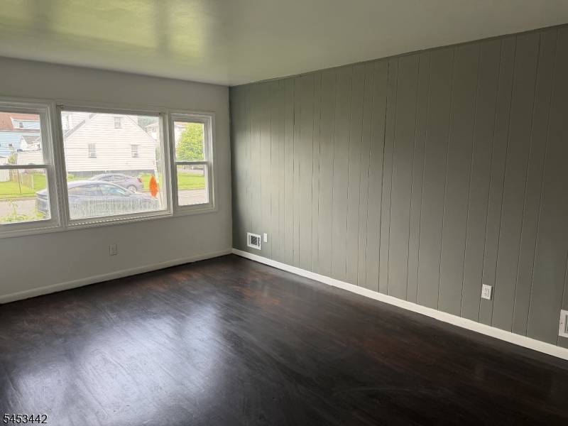1110 Bower St, Linden City, NJ 07036