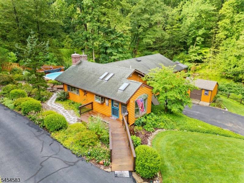 209 Turkey Hill Rd, Bethlehem Twp., NJ 08802