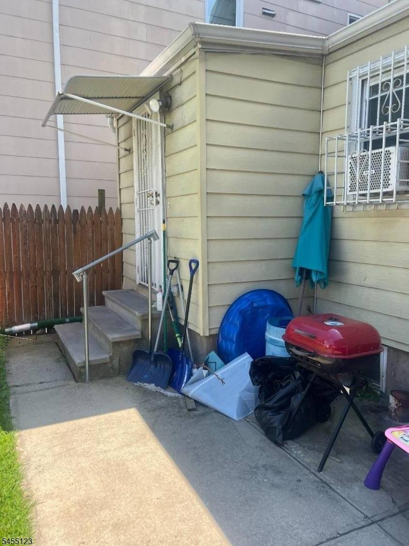 1013 Laura St #1, Elizabeth City, NJ 07201