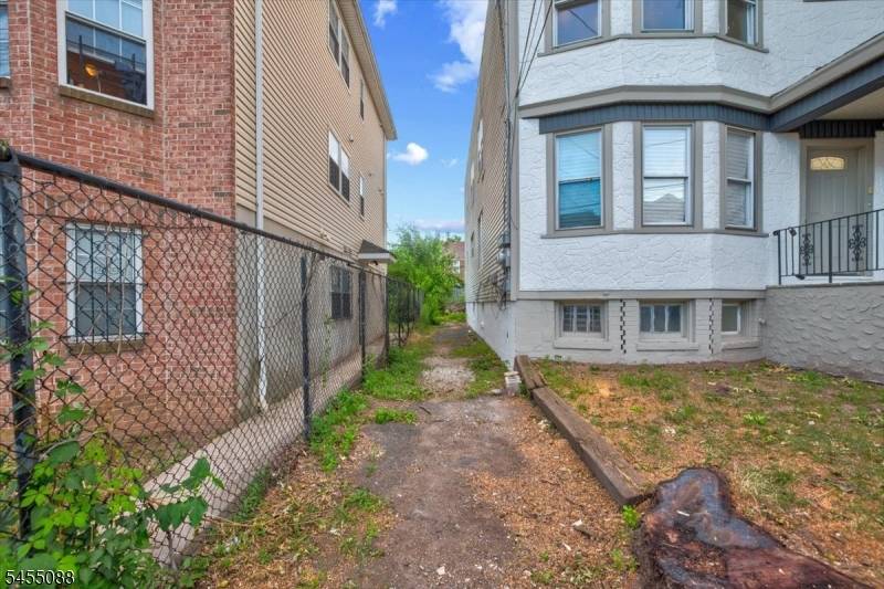 22 Edwin Pl, Newark City, NJ 07112