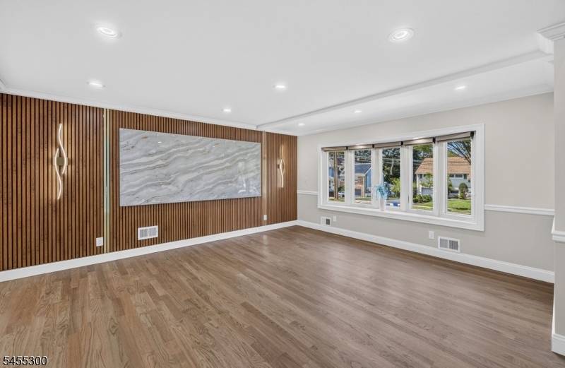 74 Chatham Ter, Clifton City, NJ 07013