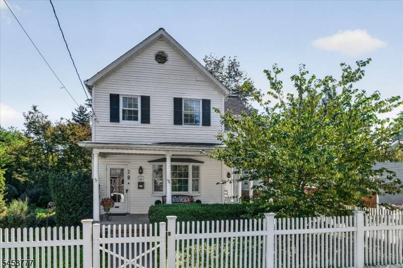 28 Leary Ave, Bloomingdale Boro, NJ 07403