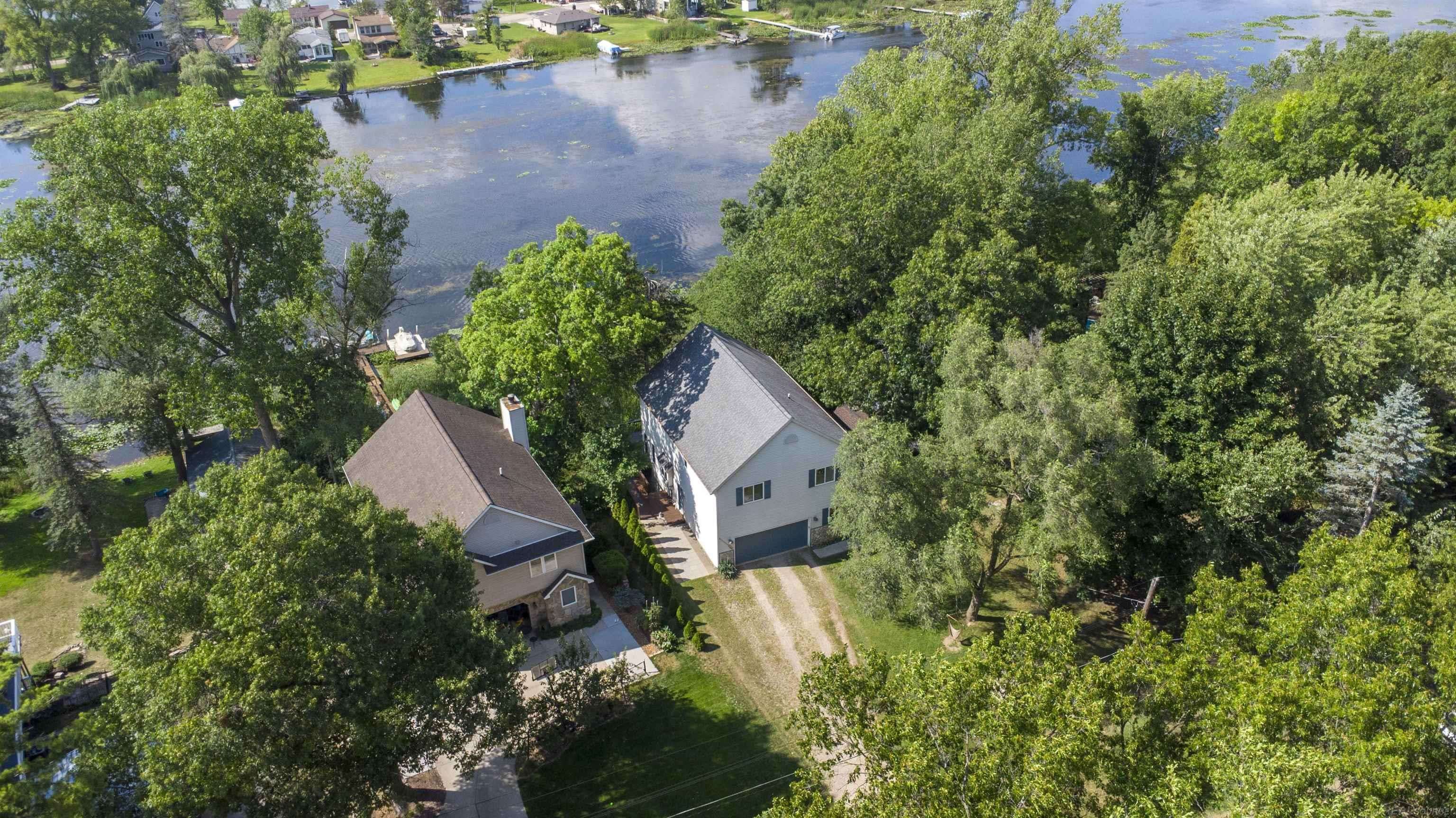 8970 River Valley RD, Hamburg Twp, MI 48116