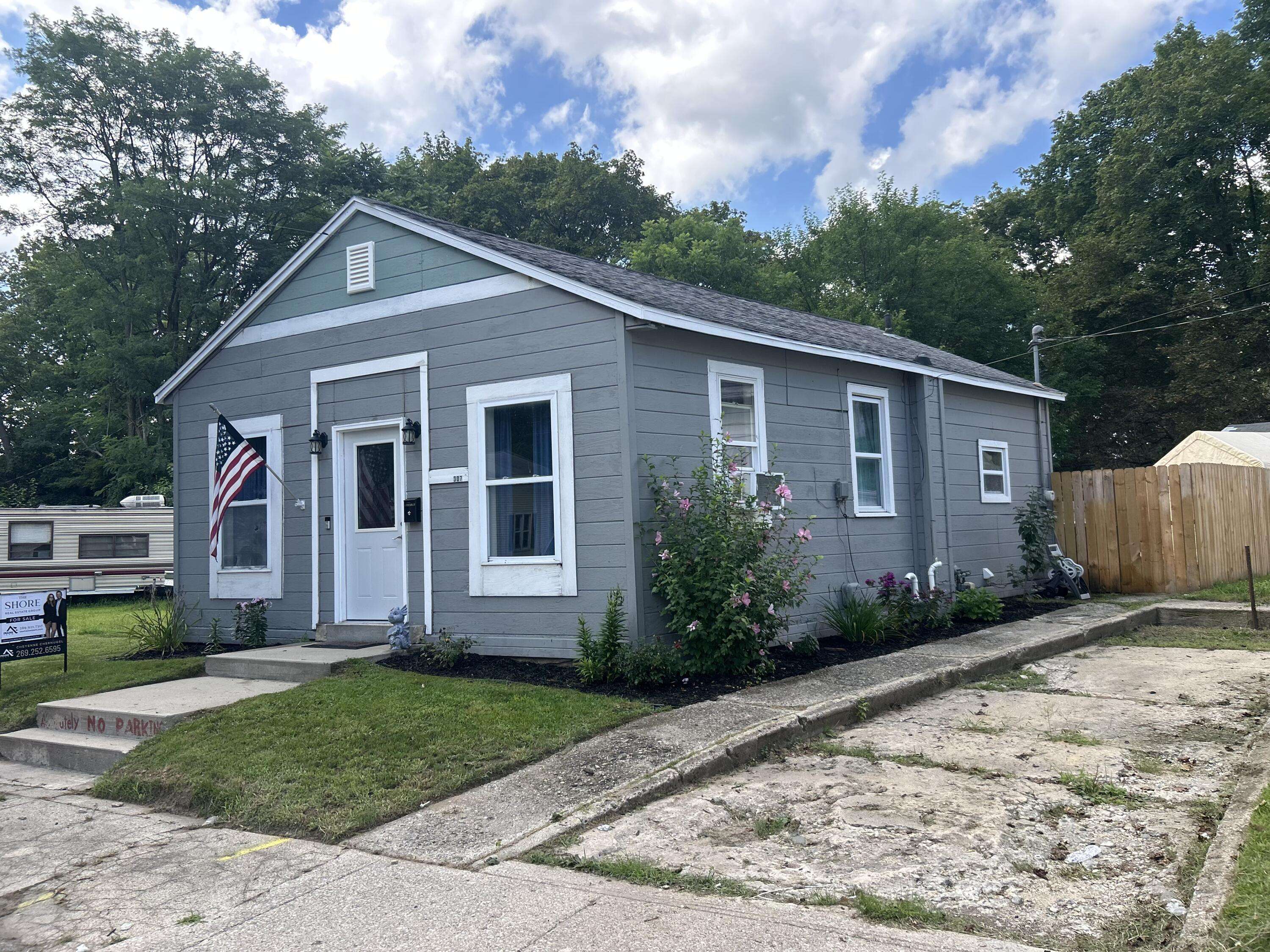 307 E Telegraph ST, Dowagiac City, MI 49047