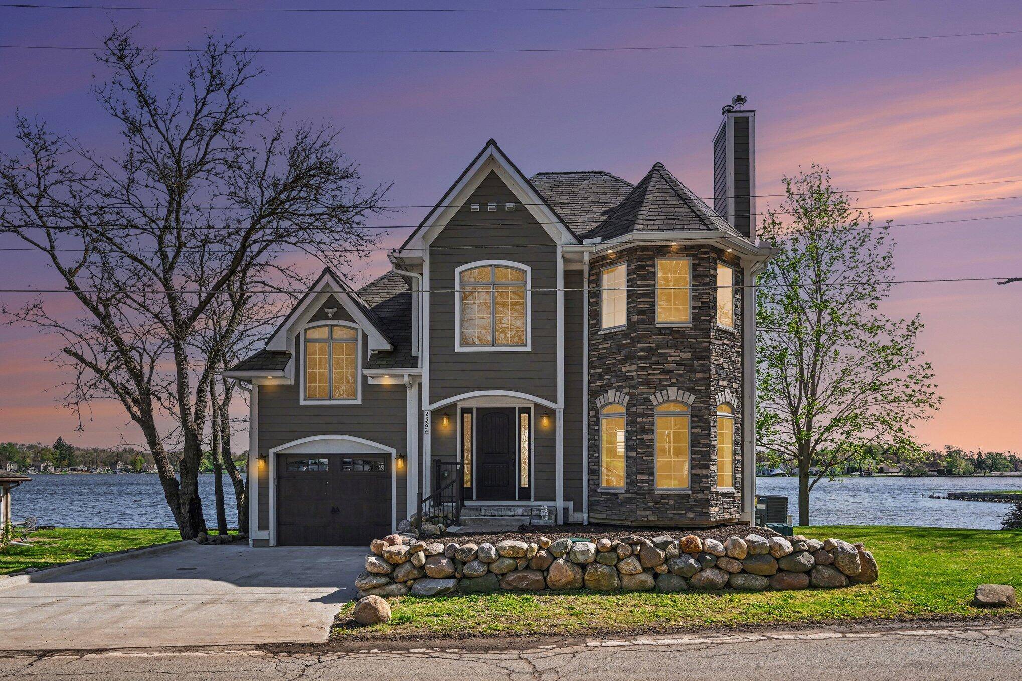 2382 Jackson BLVD, Highland Twp, MI 48356