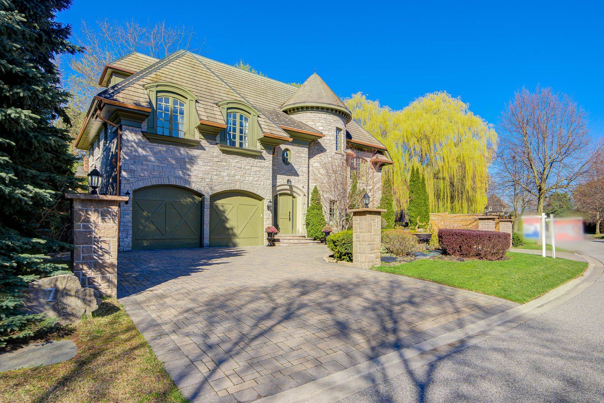 7 Legacy CT, Toronto C12, ON M2L 2Y7