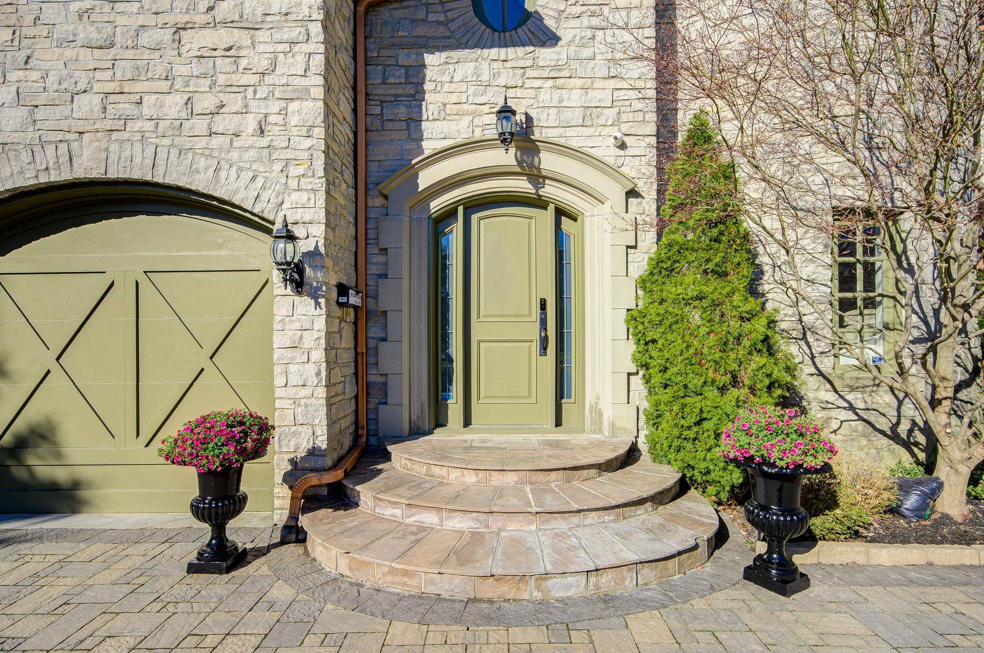 7 Legacy CT, Toronto C12, ON M2L 2Y7