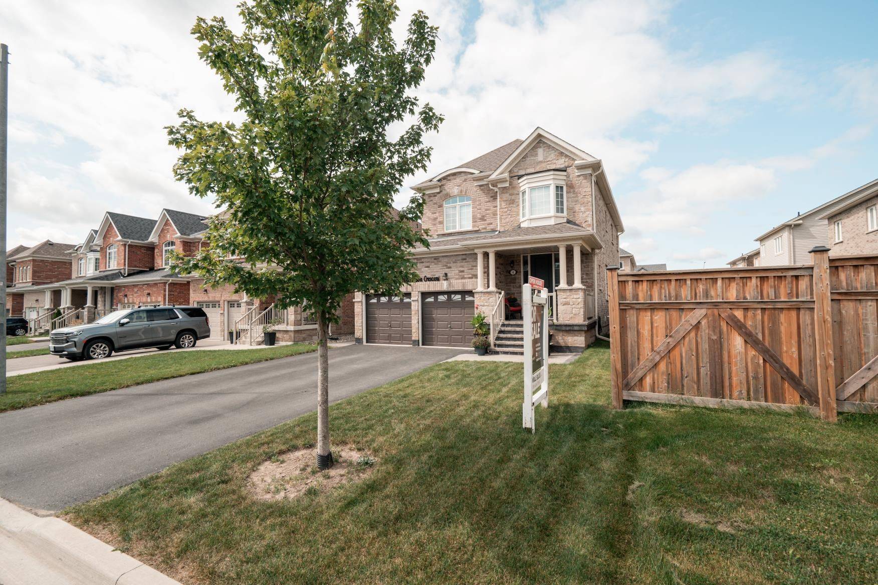 4 Bill Hutchinson CRES, Clarington, ON L1C 7E1