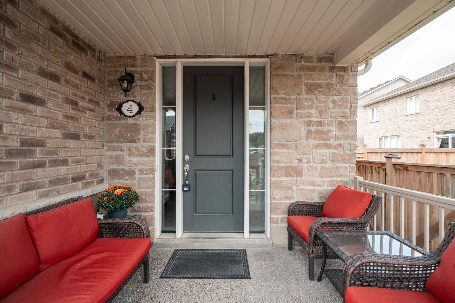 4 Bill Hutchinson CRES, Clarington, ON L1C 7E1