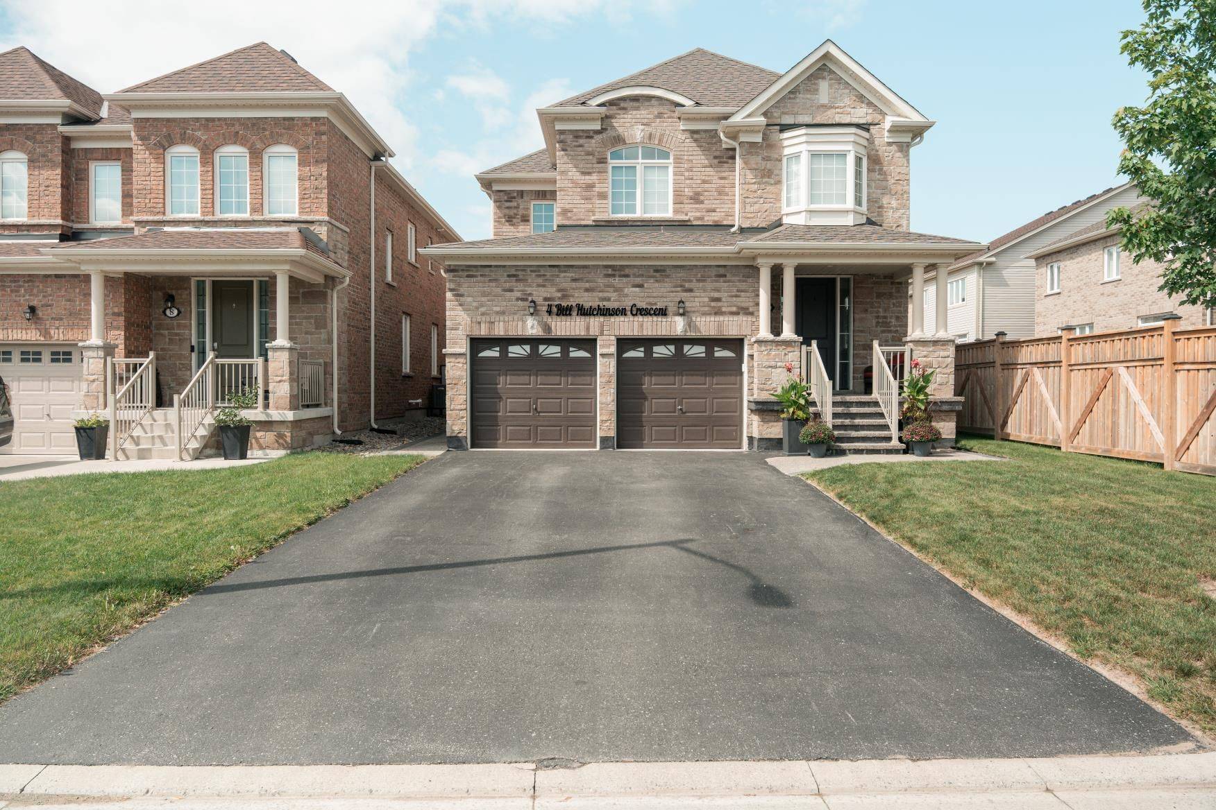 4 Bill Hutchinson CRES, Clarington, ON L1C 7E1