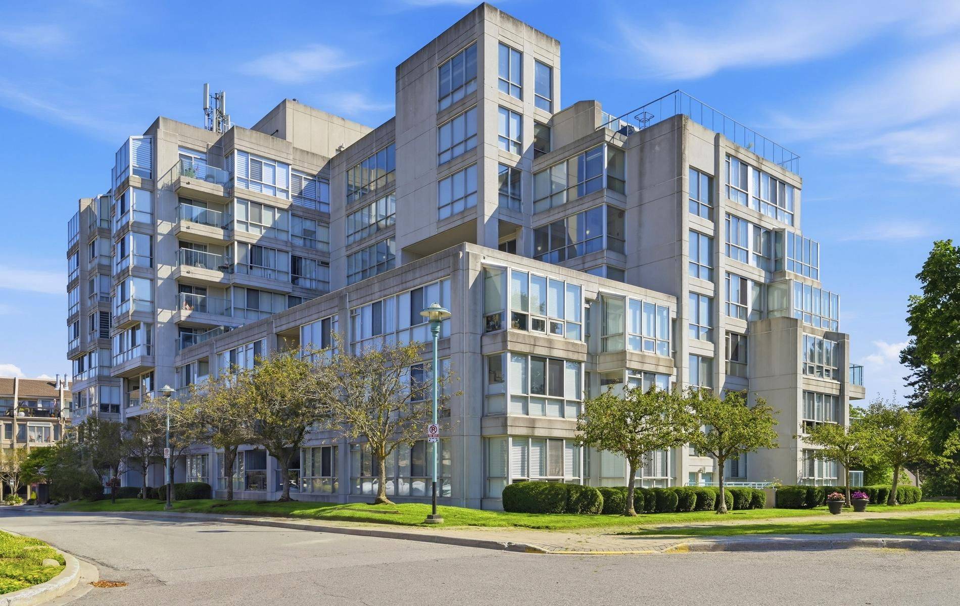 25 Cumberland LN #514, Ajax, ON L1S 7K1